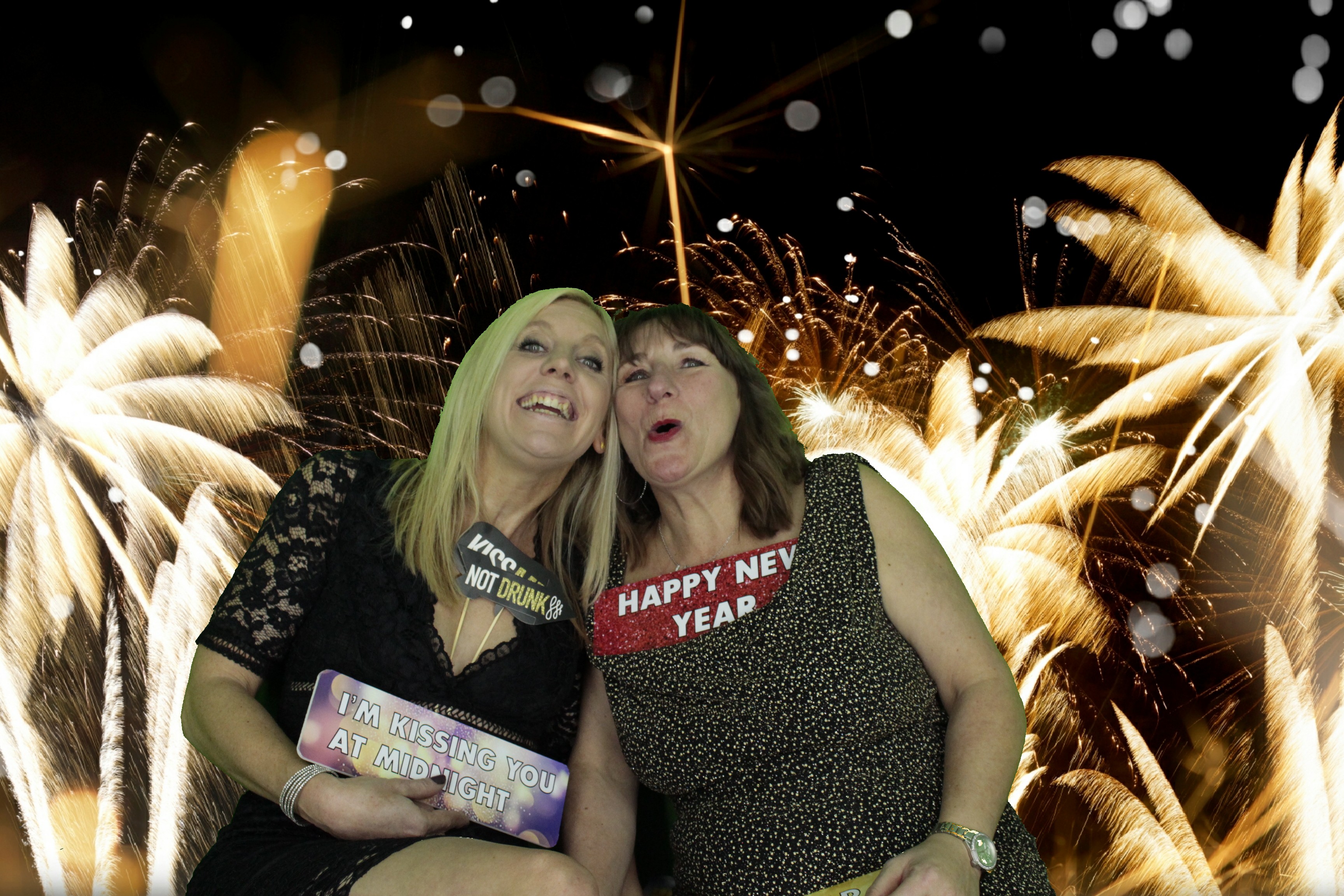 New Years Eve Party Silvermere | View more photos from the event at gallery.myphotoboothexperience.co.uk/u/MyPhotoBoothExperienceLtd/New-Years-Eve-Party-Silvermere